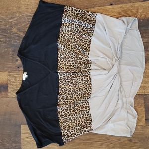 Umgee 1XL v-next tie front leopard top